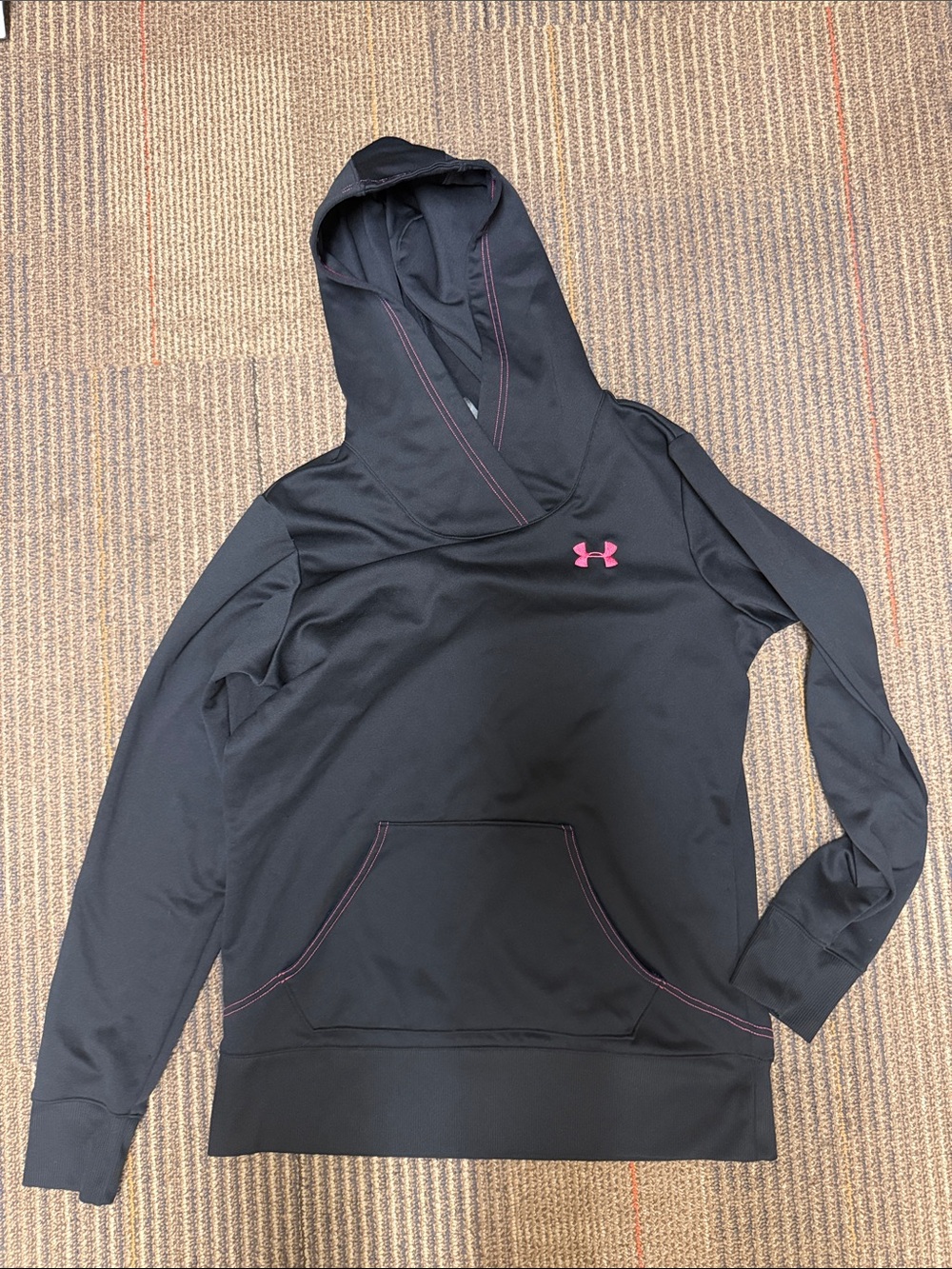 🩷🖤 Under Armour Black Hoodie with Pink Logo Medium Perfect 🩷🖤